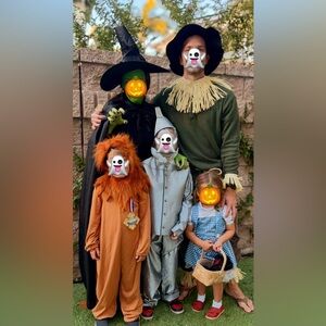 Wizard of Oz- Family Themed Costumes